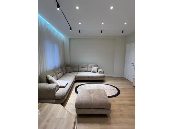 Tirane, jepet me qera apartament 1+1 Kati 5, 75 m² 750 € 