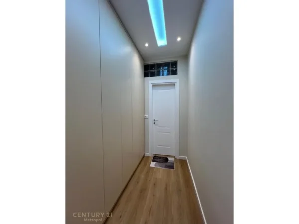 Tirane, jepet me qera apartament 1+1 Kati 5, 75 m² 750 € 