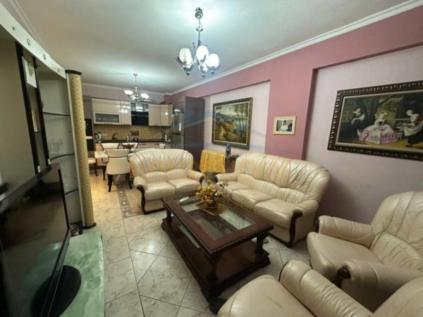 SHITET APARTAMENT 2+1 RRUGA KONGRESI I MANASTIRIT