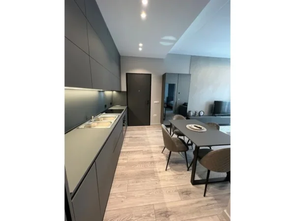 Tirane, jepet me qera apartament 1+1+Ballkon Kati 2, 70 m² 850 € 