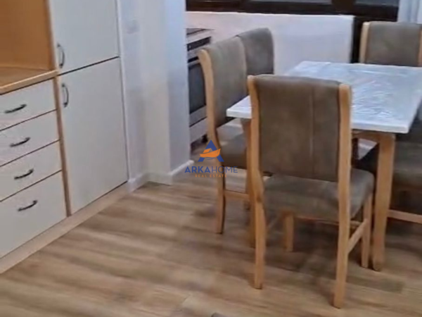 Tirane, jepet me qera apartament 2+1 Kati 5, 75 m² 550 € 