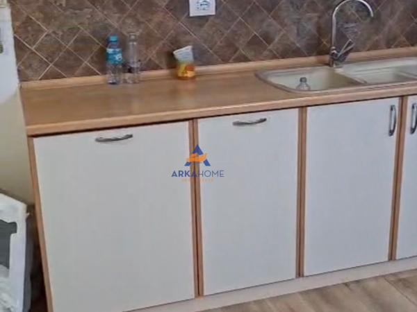 Tirane, jepet me qera apartament 2+1 Kati 5, 75 m² 550 € 