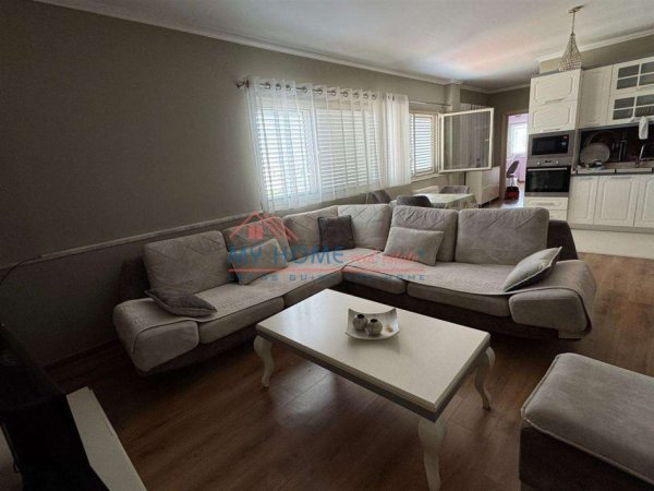 Tirane, jepet me qera apartament 2+1+Ballkon Kati 8, 105 m² 620 € (Don Bosko)