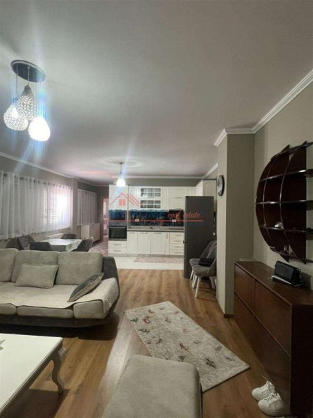 Tirane, jepet me qera apartament 2+1+Ballkon Kati 8, 105 m² 620 € (Don Bosko)