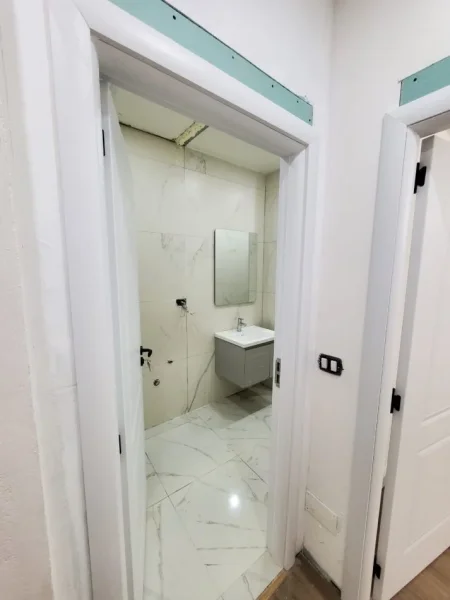 Tirane, shitet apartament 1+1+Ballkon Kati 2, 77 m² 190.000 € (Komuna e parisit)