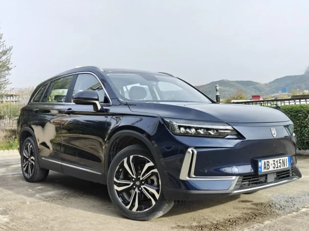 Skywell ET5 Elektrike nga distributori ekskluziv, ne gjendje perfekte, model Europian, autonomi 642 km.