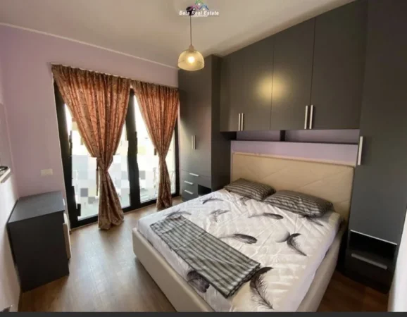 Tirane, jepet me qera apartament 1+1+Ballkon Kati 6, 60 m² 550 € (Farmacia 10)