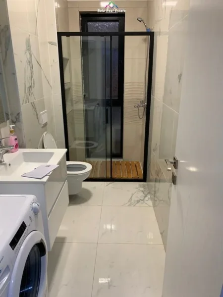Tirane, jepet me qera apartament 1+1 Kati 6, 60 m² 550 € (Kompleksi Arlis, Farmacia 10)