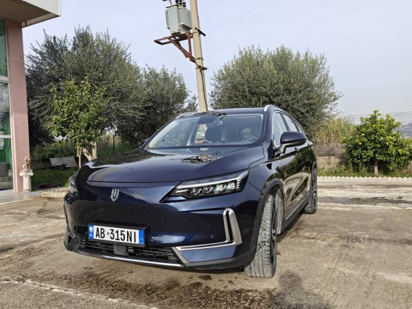 Skywell ET5 Elektrike nga distributori ekskluziv, ne gjendje perfekte, model Europian, autonomi 642 km. Çmimi i diskutueshem.