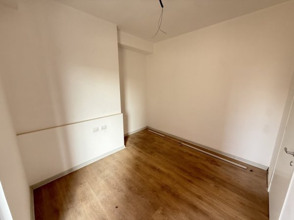 Tirane, jepet me qera zyre Kati 4, 117 m² 1.200 € (Garden Building)