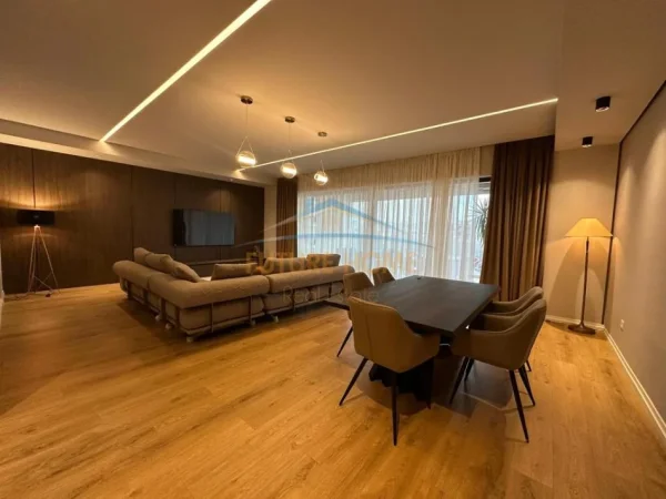 Tirane, jepet me qera apartament 3+1+Ballkon Kati 1, 285 m² 2.800 € (Kompleksi delijorgji)