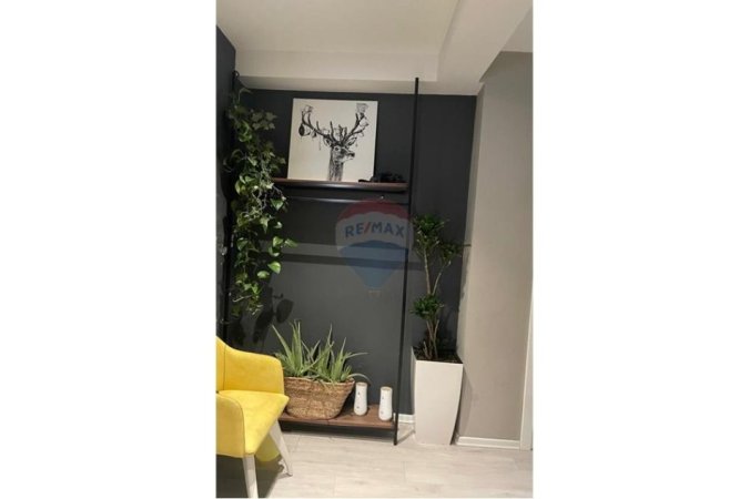 Vlore - Lungomare, shitet shtepi 2+1 Kati 0, 500 m² 370.000 € (7 Pallatet, Vlore)