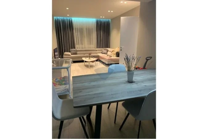 Vlore - Lungomare, shitet shtepi 2+1 Kati 0, 500 m² 370.000 € (7 Pallatet, Vlore)