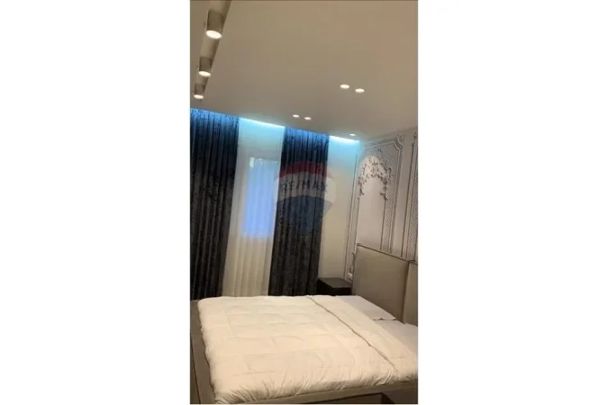 Vlore - Lungomare, shitet shtepi 2+1 Kati 0, 500 m² 370.000 € (7 Pallatet, Vlore)