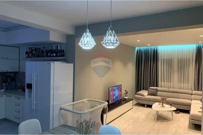 Vlore - Lungomare, shitet shtepi 2+1 Kati 0, 500 m² 370.000 € (7 Pallatet, Vlore)