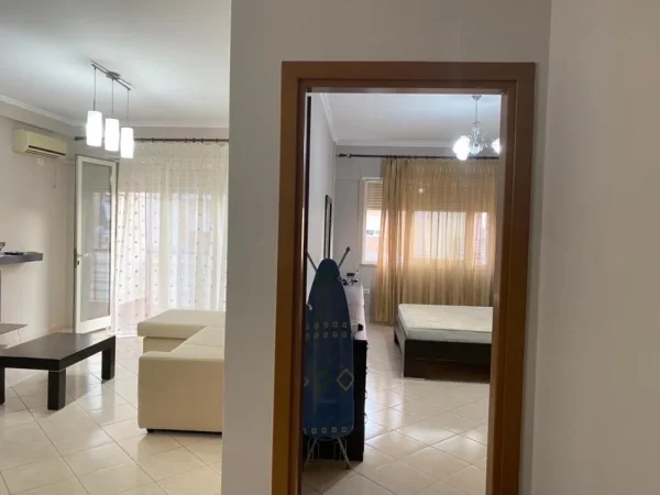 Tirane, jepet me qera apartament 1+1 Kati 9, 70 m² 500 € 