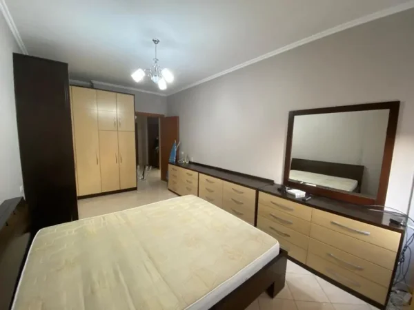 Tirane, jepet me qera apartament 1+1 Kati 9, 70 m² 500 € 