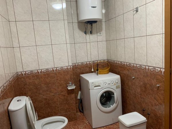 Tirane, jepet me qera apartament 1+1 Kati 9, 70 m² 500 € 