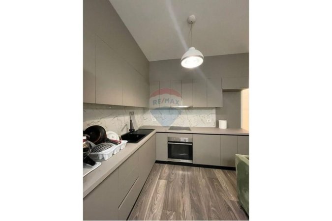 Tirane, jepet me qera apartament 2+1+Ballkon Kati 6, 110 m² 850 € (Rruga e Kavajes)