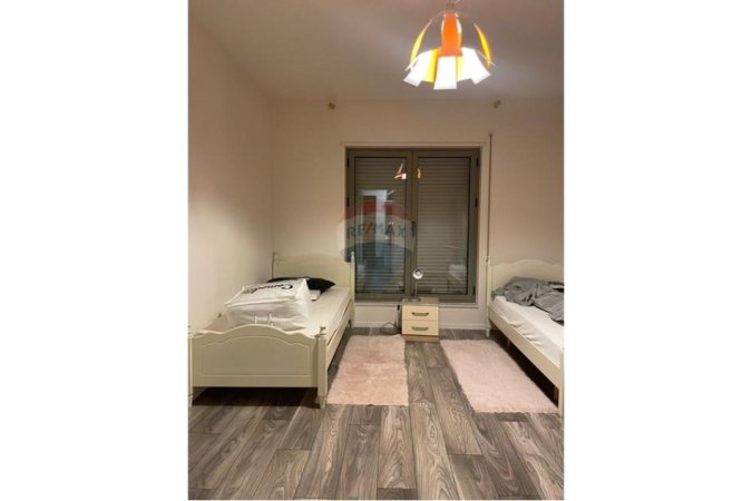 Tirane, jepet me qera apartament 2+1+Ballkon Kati 6, 110 m² 850 € (Rruga e Kavajes)