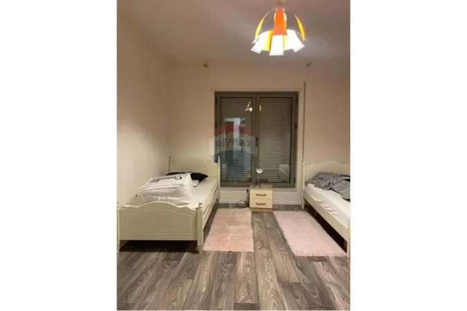 Tirane, jepet me qera apartament 2+1+Ballkon Kati 6, 110 m² 850 € (Rruga e Kavajes)