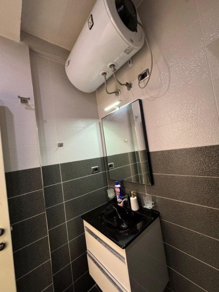 Tirane, jepet me qera apartament 1+1 Kati 7, 45 m² 800 € 