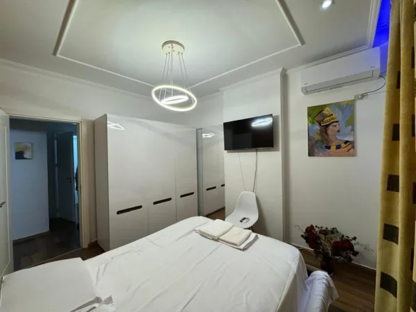 Tirane, jepet me qera apartament 1+1 Kati 7, 45 m² 800 € 