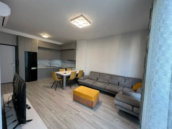 Tirane, jepet me qera apartament 1+1 Kati 5, 70 m² 730 € (Rruga Anton Lufi)