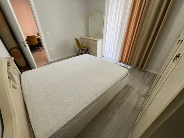 Tirane, jepet me qera apartament 1+1 Kati 5, 70 m² 730 € (Rruga Anton Lufi)
