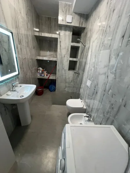 Tirane, jepet me qera apartament 1+1 Kati 5, 70 m² 730 € (Rruga Anton Lufi)