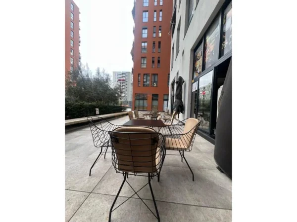 Tirane, jepet me qera bar-kafe Kati 0, 90 m² 1.300 € (Oxhak)