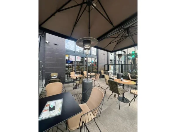 Tirane, jepet me qera bar-kafe Kati 0, 90 m² 1.300 € (Oxhak)