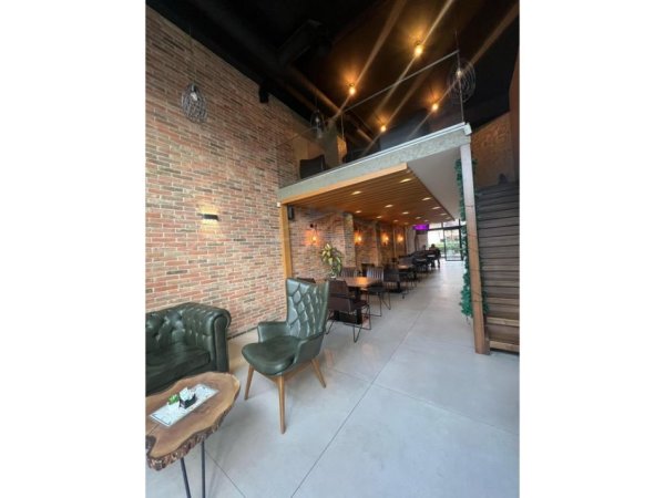 Tirane, jepet me qera bar-kafe Kati 0, 90 m² 1.300 € (Oxhak)