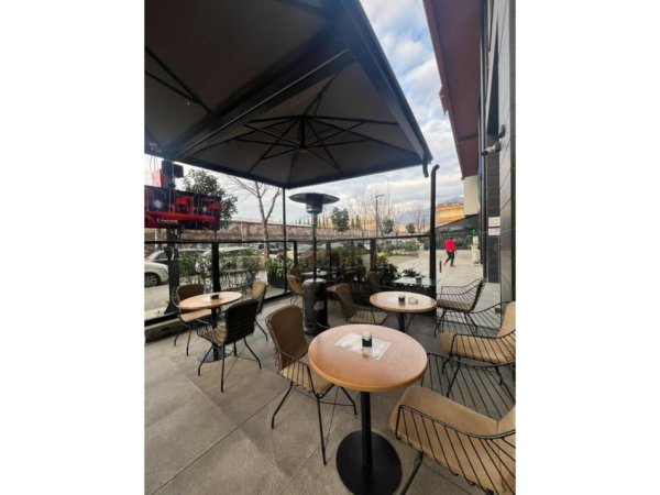Tirane, jepet me qera bar-kafe Kati 0, 90 m² 1.300 € (Oxhak)