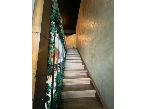 Tirane, jepet me qera bar-kafe Kati 0, 90 m² 1.300 € (Oxhak)