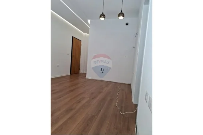Vlore - Lungomare, shitet apartament 1+1+Ballkon , 46 m² 92.600 € (Uji i Ftohtë, Rruga Dhimitër Konomi, Vlorë)