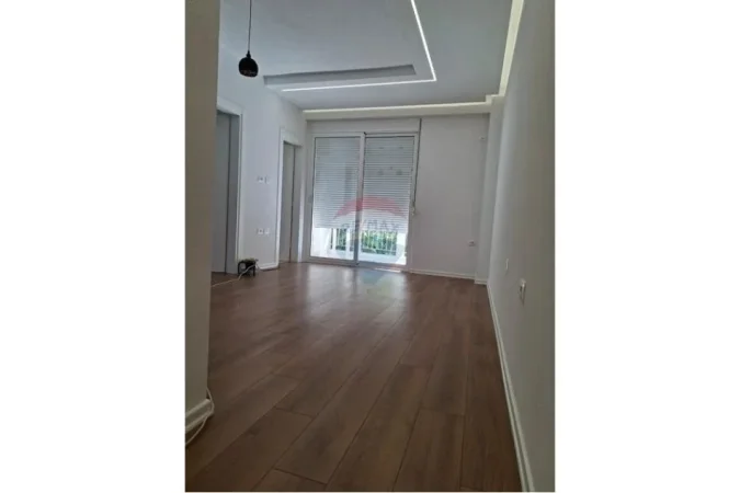 Vlore - Lungomare, shitet apartament 1+1+Ballkon , 46 m² 92.600 € (Uji i Ftohtë, Rruga Dhimitër Konomi, Vlorë)