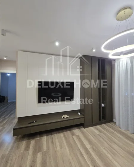 Tirane, jepet me qera apartament 2+1 Kati 1, 98 m² 600 € 