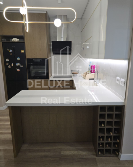 Tirane, jepet me qera apartament 2+1 Kati 1, 98 m² 600 € 