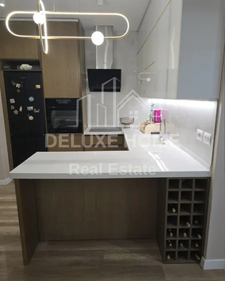 Tirane, jepet me qera apartament 2+1 Kati 1, 98 m² 600 € 