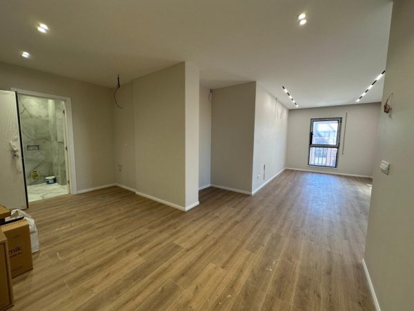 Tirane, shitet apartament 2+1+Ballkon Kati 3, 86 m² 210.000 € (Shkolla e Kuqe)