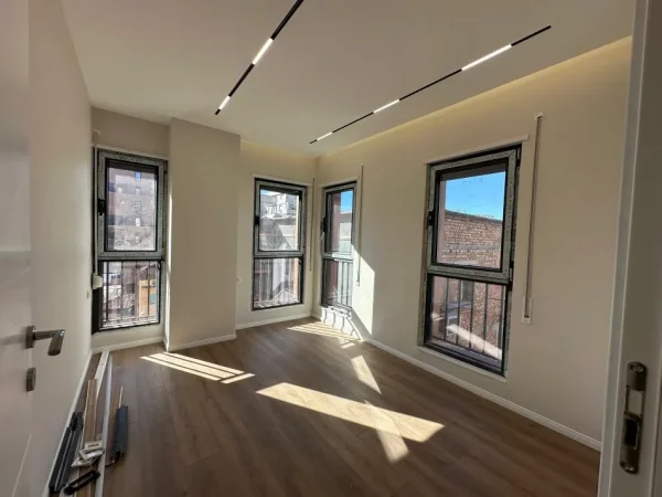 Tirane, shitet apartament 2+1+Ballkon Kati 3, 86 m² 210.000 € (Shkolla e Kuqe)