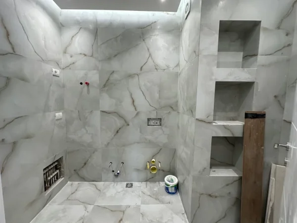 Tirane, shitet apartament 2+1+Ballkon Kati 3, 86 m² 210.000 € (Shkolla e Kuqe)