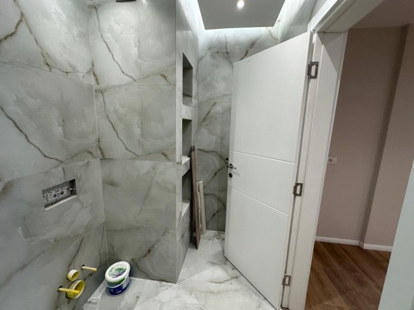 Tirane, shitet apartament 2+1+Ballkon Kati 3, 86 m² 210.000 € (Shkolla e Kuqe)