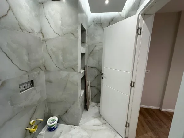 Tirane, shitet apartament 2+1+Ballkon Kati 3, 86 m² 210.000 € (Shkolla e Kuqe)