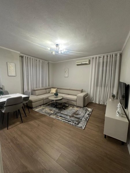Tirane, jepet me qera 1+1+Ballkon Kati 6, 83 m² 800 € 