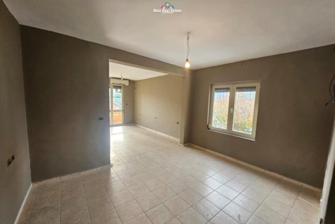 Tirane, jepet me qera zyre Kati 3, 92 m² 800 € (Rruga e Kavajes)