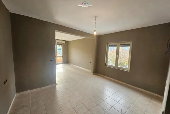 Tirane, jepet me qera zyre Kati 3, 92 m² 800 € (Rruga e Kavajes)