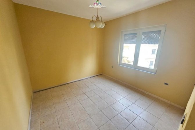Tirane, jepet me qera zyre Kati 3, 92 m² 800 € (Rruga e Kavajes)