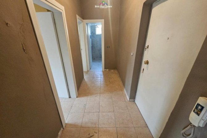 Tirane, jepet me qera zyre Kati 3, 92 m² 800 € (Rruga e Kavajes)